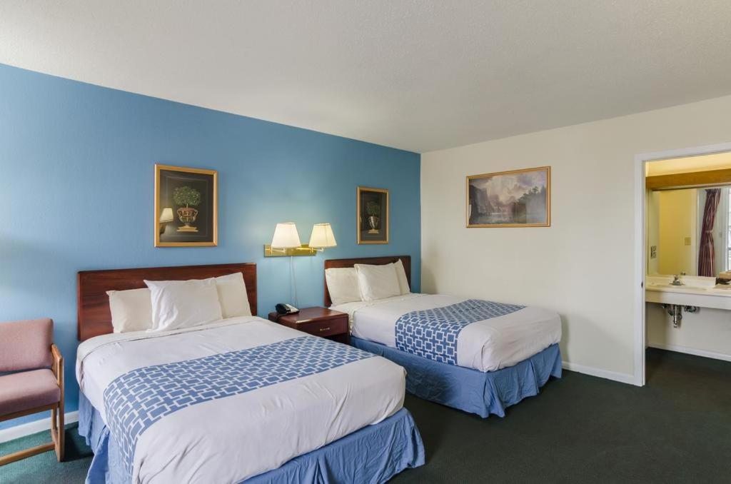 Alamo Inn & Suites - image 5
