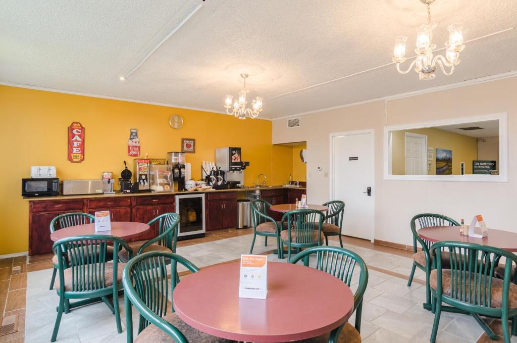 Alamo Inn & Suites - image 7