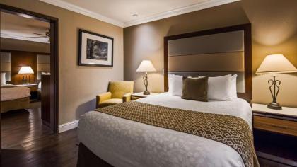 Best Western Plus Forest Park Inn - image 7