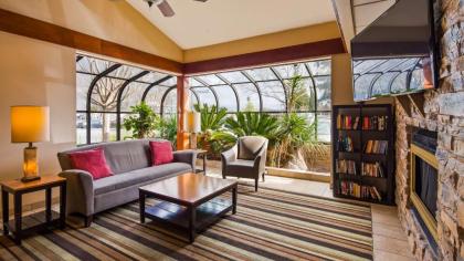 Best Western Plus Forest Park Inn - image 8