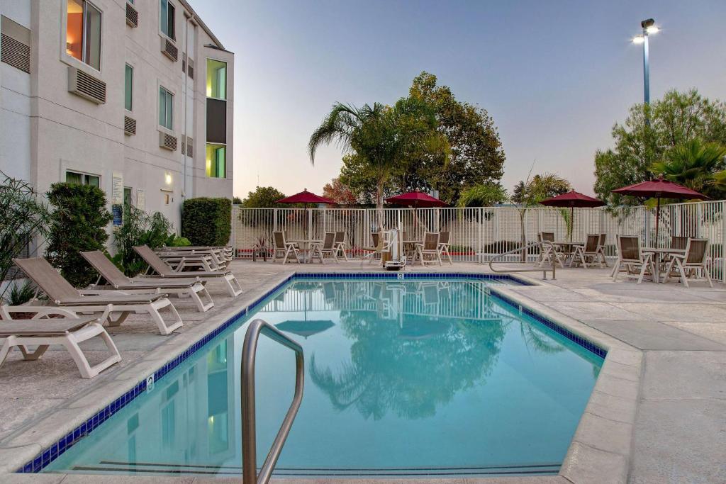 Motel 6-Gilroy CA - main image
