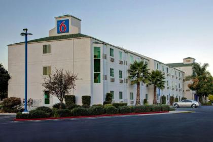 Motel 6-Gilroy CA - image 2