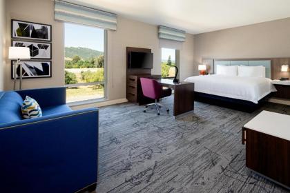 Hampton Inn & Suites Gilroy CA - image 10