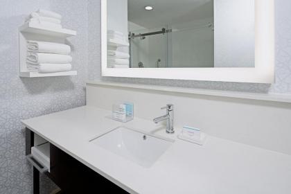 Hampton Inn & Suites Gilroy CA - image 13