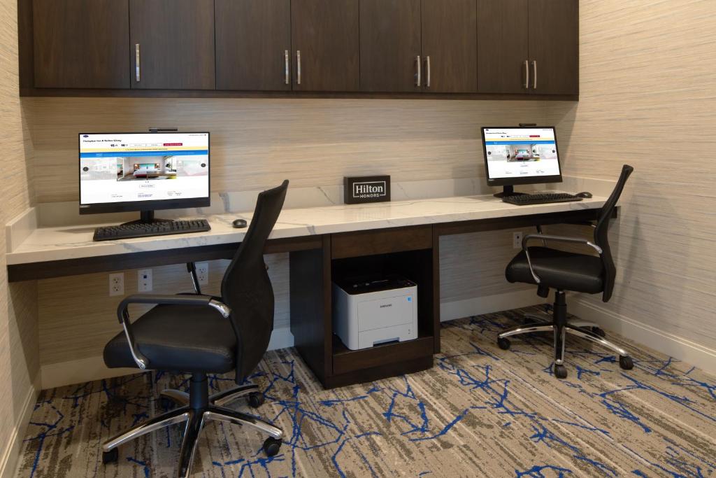 Hampton Inn & Suites Gilroy CA - image 3