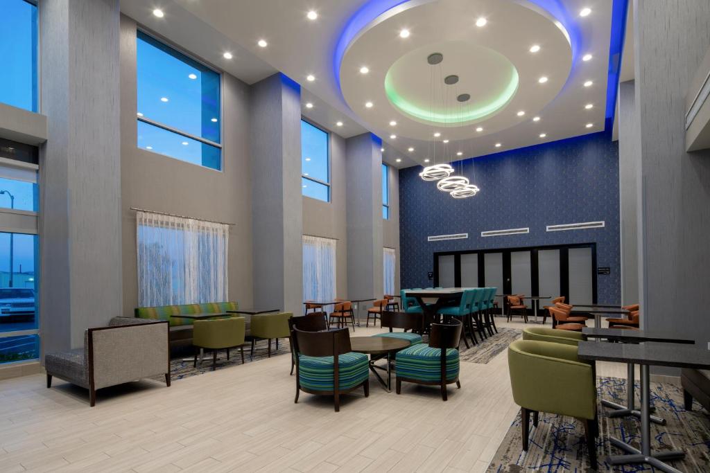 Hampton Inn & Suites Gilroy CA - image 5