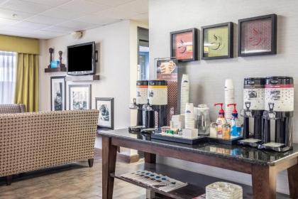 Hampton Inn Youngstown-North - image 12