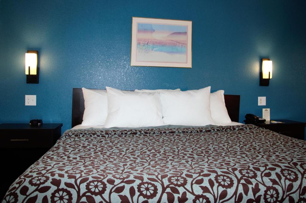 Days Inn by Wyndham Glasgow - image 3