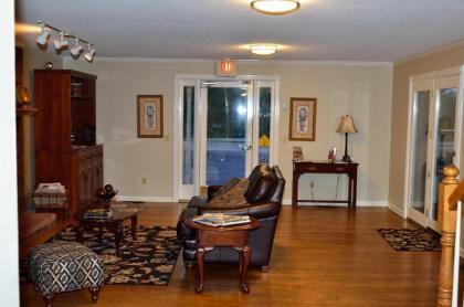 Four Seasons Country Inn - image 11