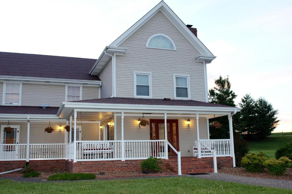 Four Seasons Country Inn - image 4