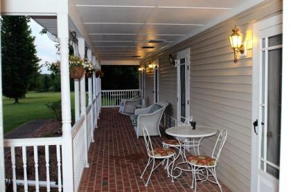 Four Seasons Country Inn - image 5