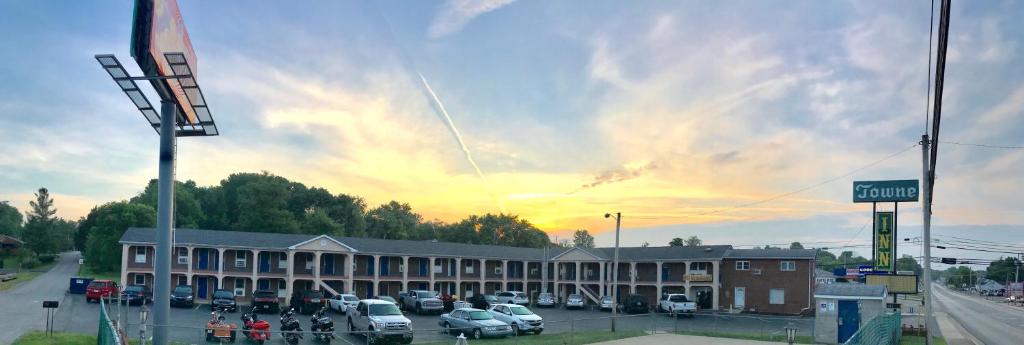 Towne Inn - main image