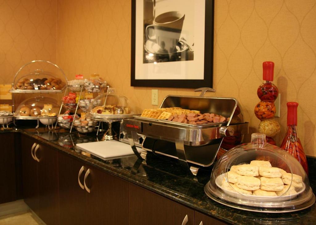 Hampton Inn & Suites Richmond/Virginia Center - image 3