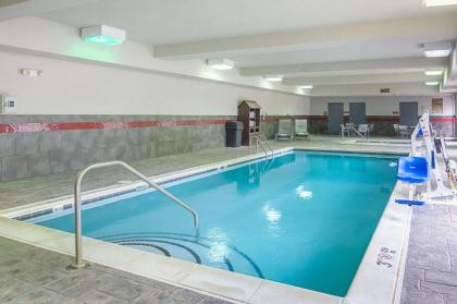 Comfort Suites at Virginia Center Commons - image 10