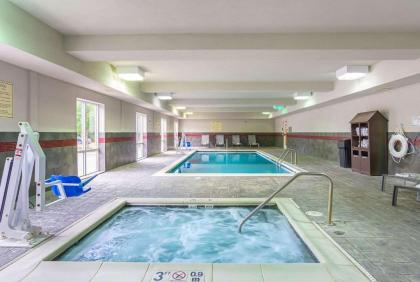 Comfort Suites at Virginia Center Commons - image 5