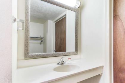 Knights Inn Glen Allen - image 13