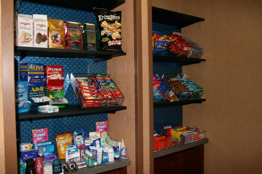 Hampton Inn & Suites St. Louis - Edwardsville - image 2