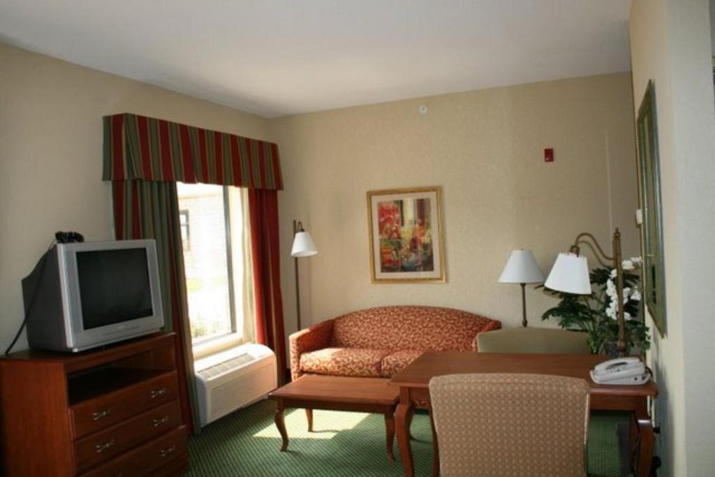 Hampton Inn & Suites St. Louis - Edwardsville - image 3