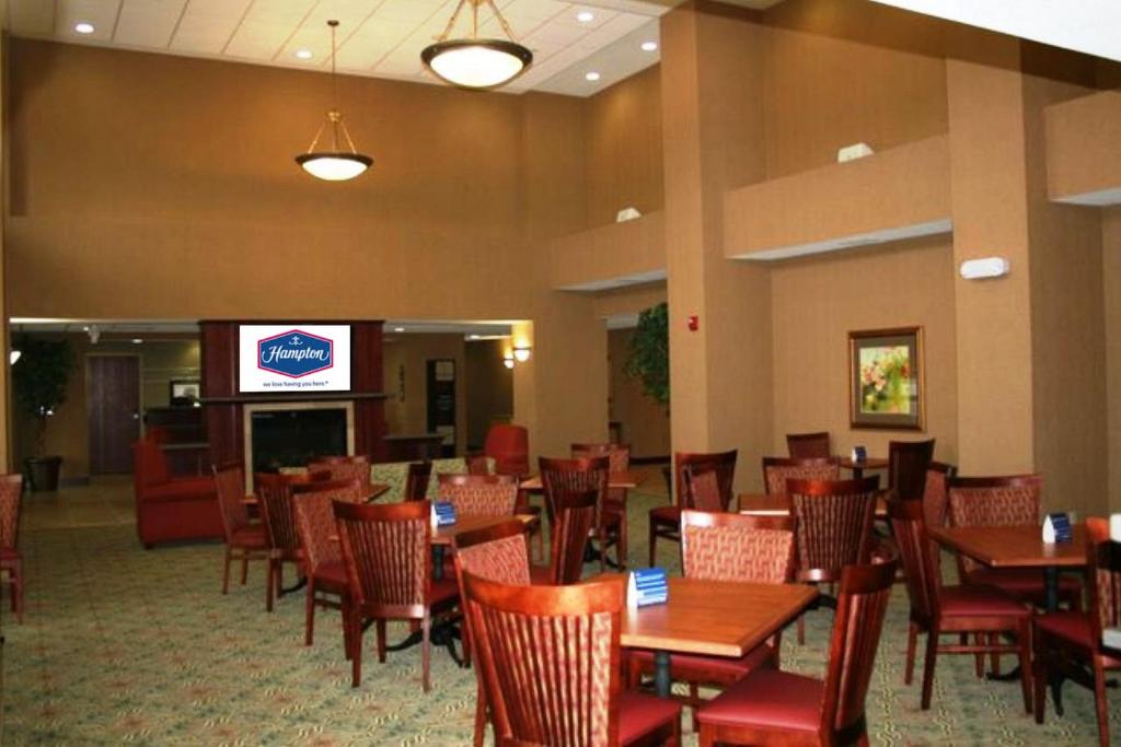 Hampton Inn & Suites St. Louis - Edwardsville - image 6