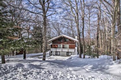 Swiss-Style Chalet with Fireplace - Near Story Land! - image 12