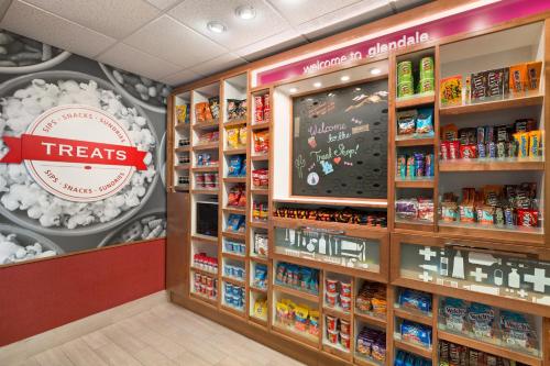 Hampton Inn & Suites Phoenix Glendale-Westgate - image 3