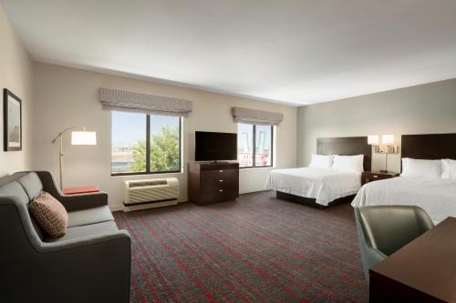 Hampton Inn & Suites Phoenix Glendale-Westgate - image 4