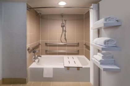 Hampton Inn & Suites Denver-Cherry Creek - image 13