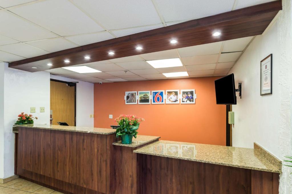 Motel 6-Milwaukee WI - Glendale - image 3