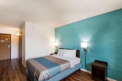 Motel 6-Milwaukee WI - Glendale - image 4
