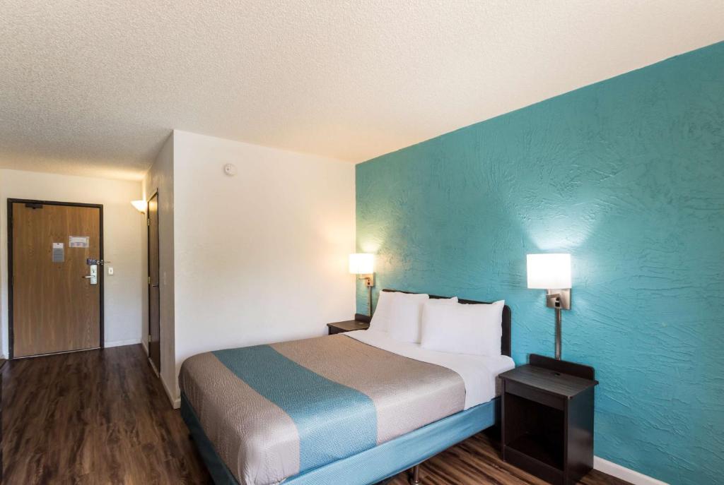 Motel 6-Milwaukee WI - Glendale - image 5
