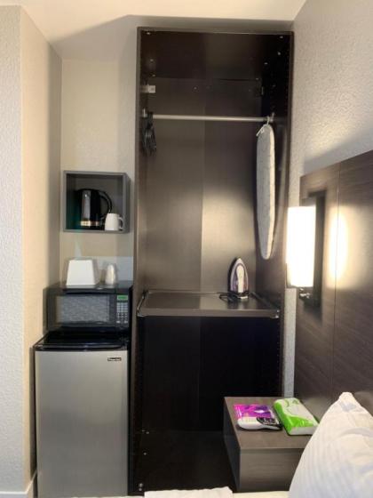 Motel Sakura - image 12