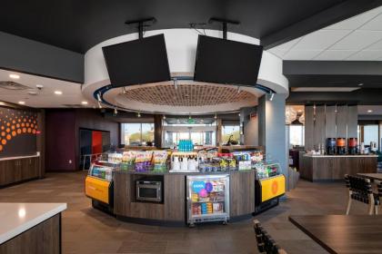 Tru By Hilton Phoenix Glendale Westgate - image 16