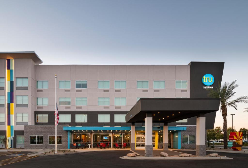Tru By Hilton Phoenix Glendale Westgate - image 4