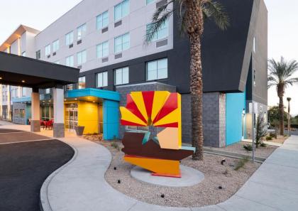 Tru By Hilton Phoenix Glendale Westgate - image 6