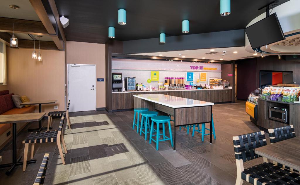 Tru By Hilton Phoenix Glendale Westgate - image 7