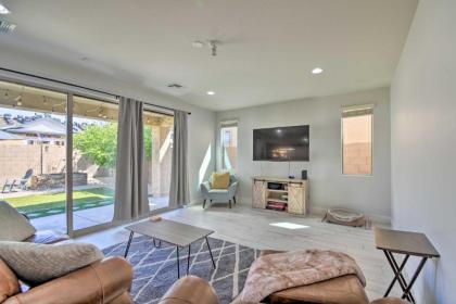 Glendale Home with Putting Green and Pool Access! - image 9