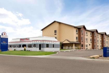 Baymont by Wyndham Glendive - image 1