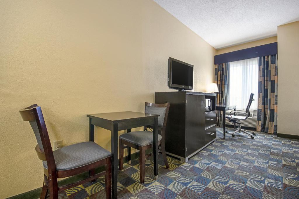 Quality Inn & Suites Glenmont - Albany South - image 7