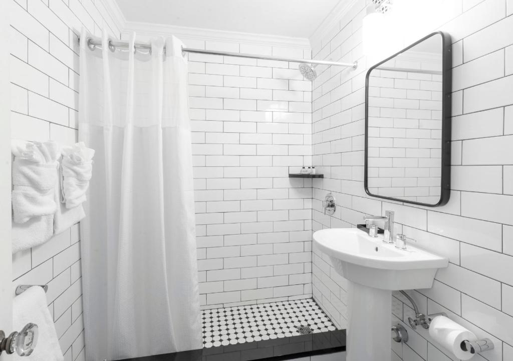 The Queensbury Hotel - image 3