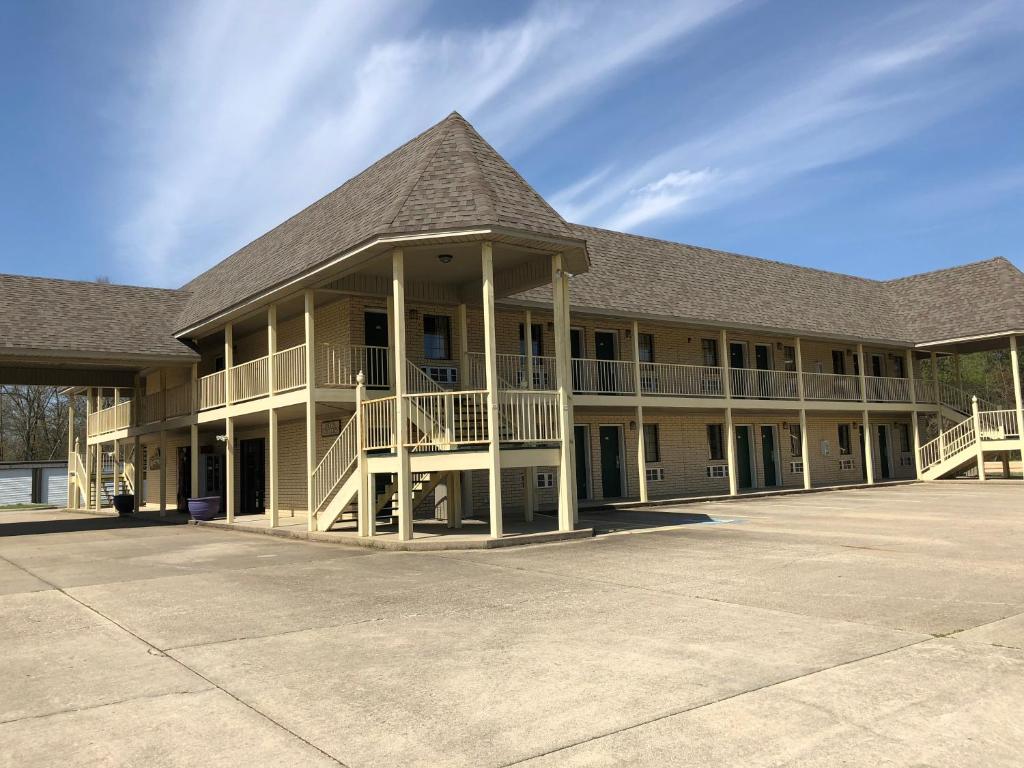 Riverwood Inn - image 2