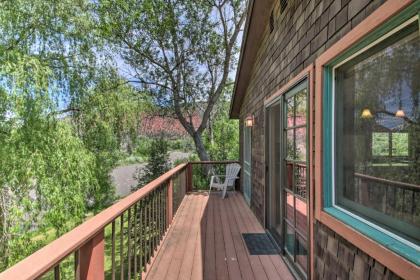 Rivers Edge Mtn Home Private Hot Tub and Views - image 9