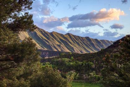 Spacious Mtn Retreat with Deck Hike and Explore! - image 2