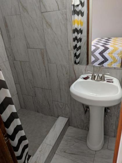 Belle Aire Motel - image 2