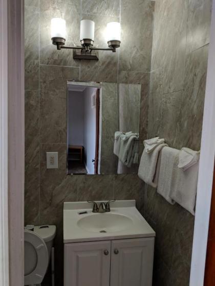 Belle Aire Motel - image 3