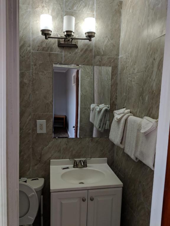 Belle Aire Motel - image 3