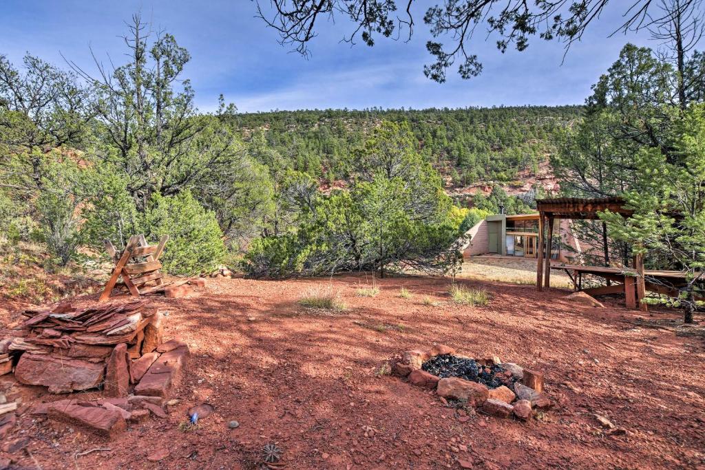 Geometric Glorieta Studio on 11 Picturesque Acres! - image 4