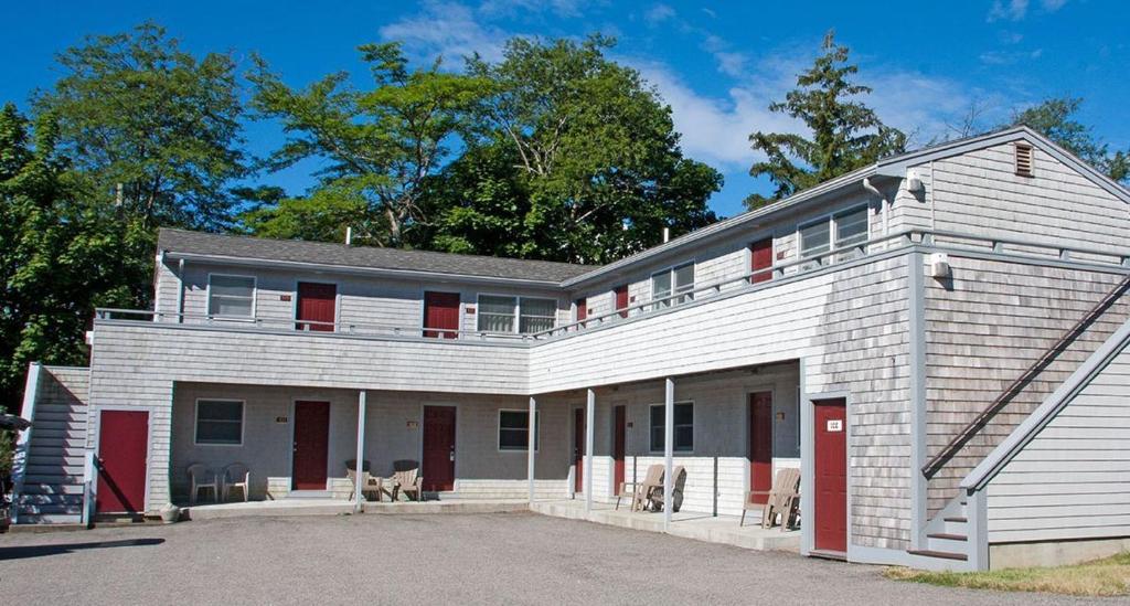 Sea Lion Motel - image 2