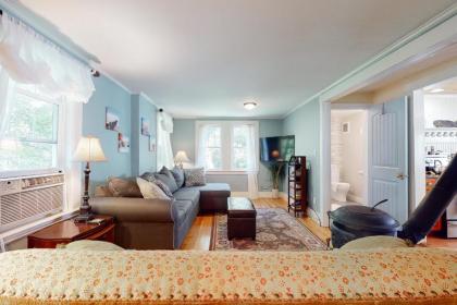 Plum Cove Beach House - image 4