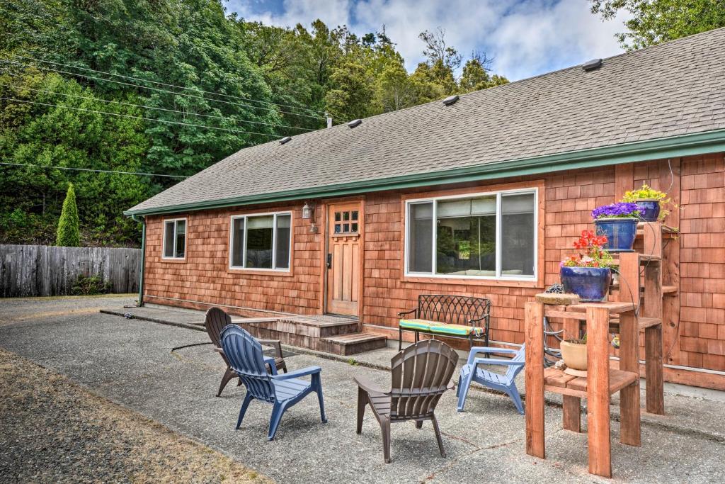 Gold Beach Apt with Activites - 2 Mi to Ocean - main image