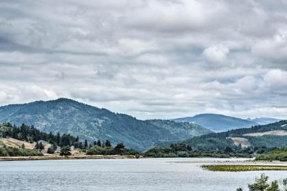 Gold Beach Apt with Activites - 2 Mi to Ocean - image 13